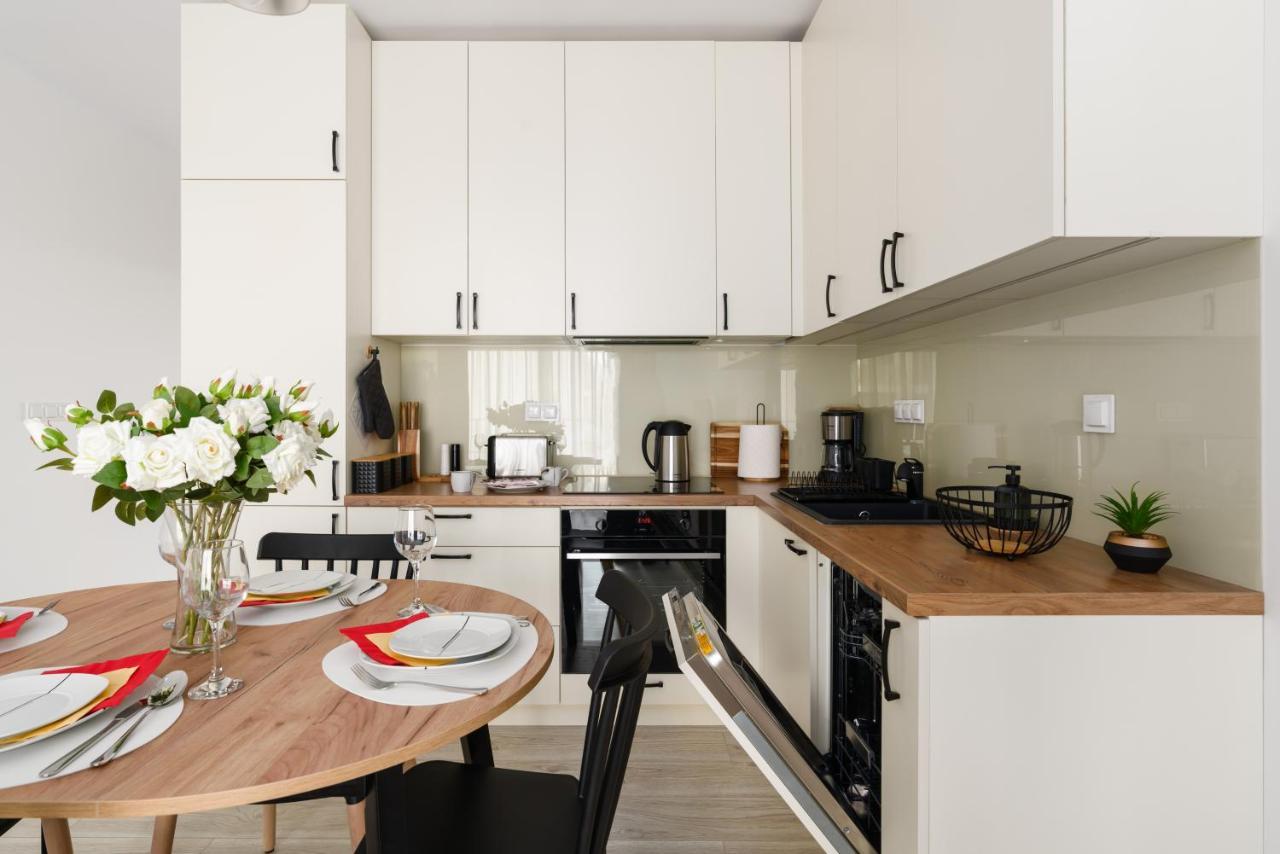 Premium Apartments Poznan Airport By Noclegi Renters Buitenkant foto