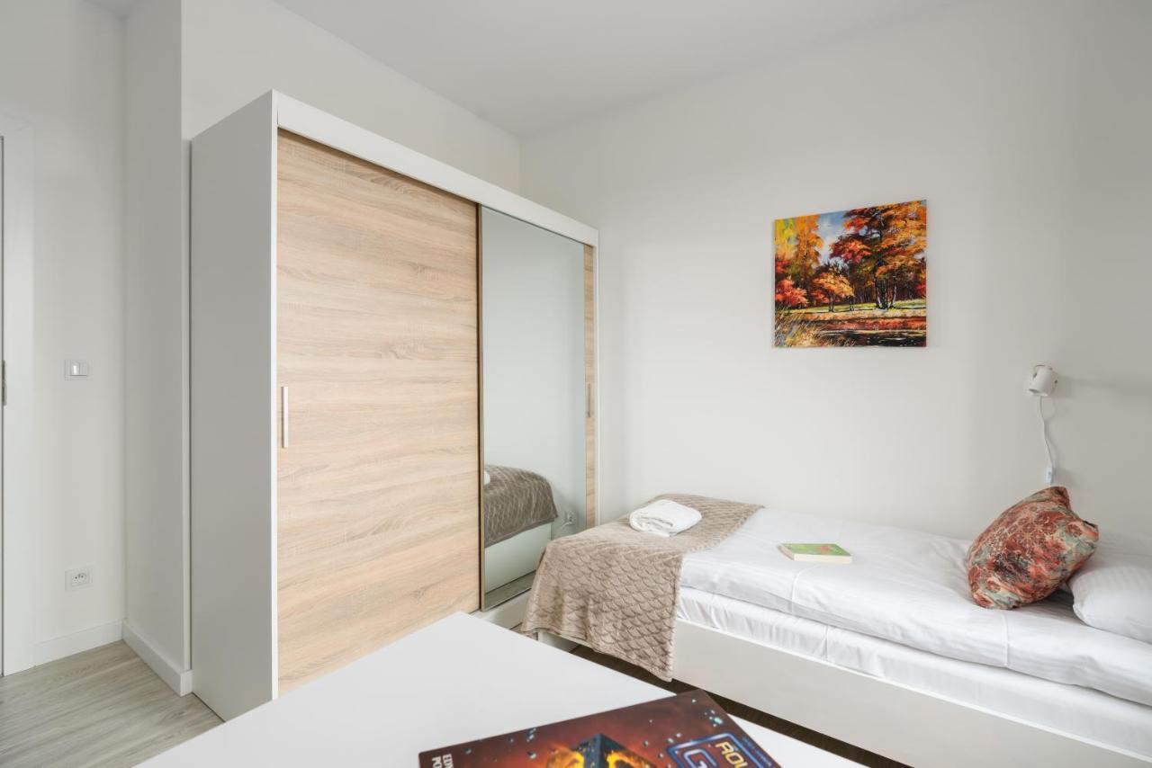 Premium Apartments Poznan Airport By Noclegi Renters Buitenkant foto